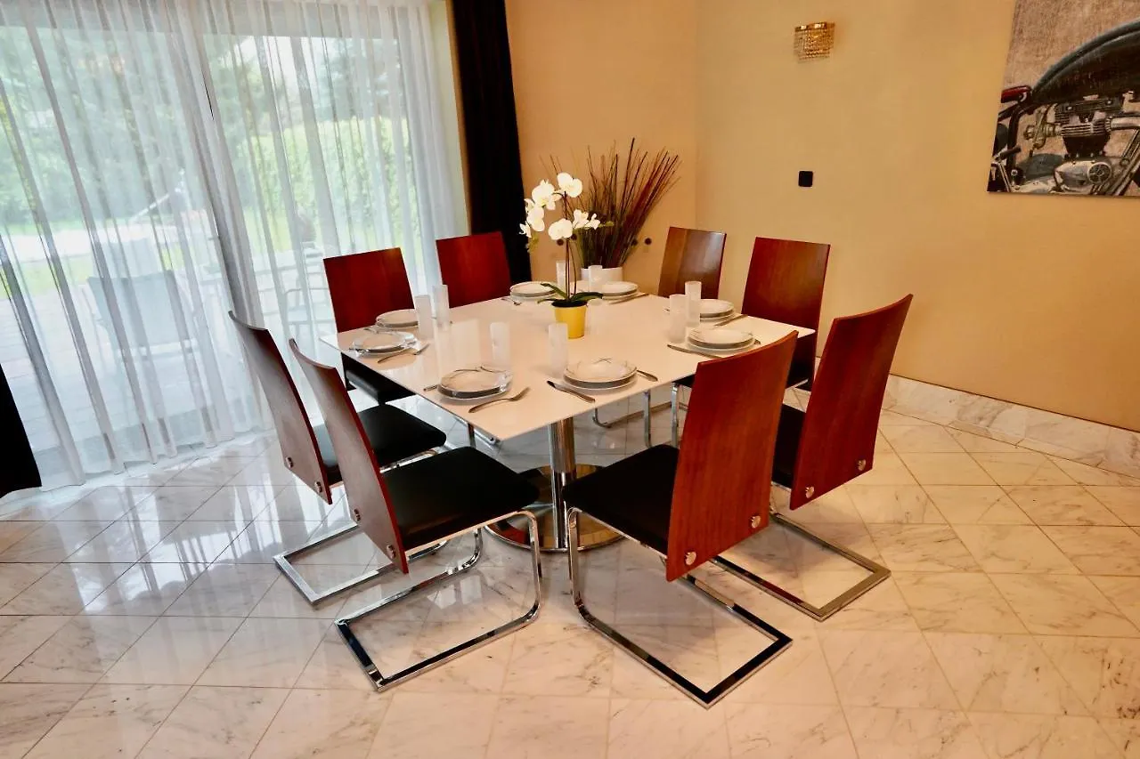 Schoenbrunn Villa Zm Vienna Apartment