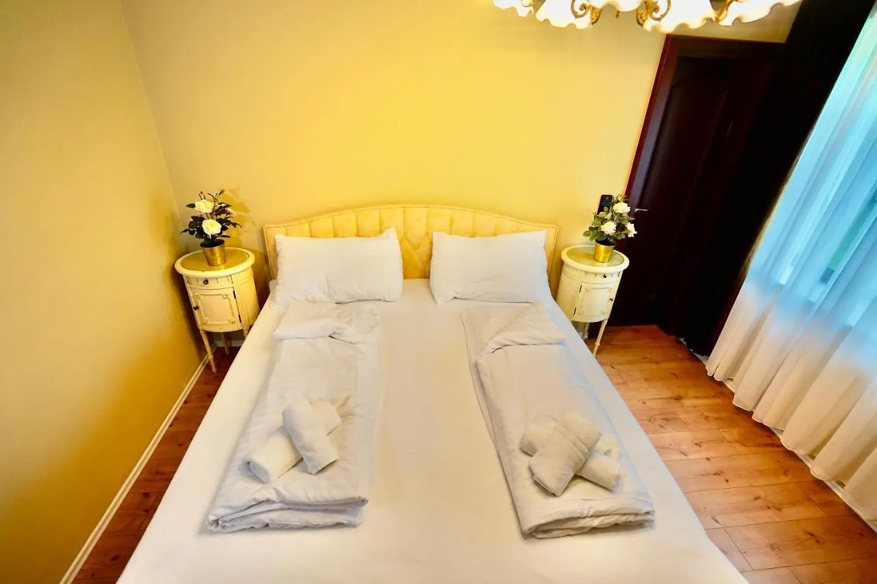 Schoenbrunn Villa Zm Vienna Apartment